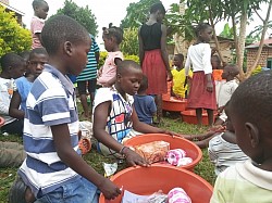 Children waiting, Kampala, Uganda, Africa